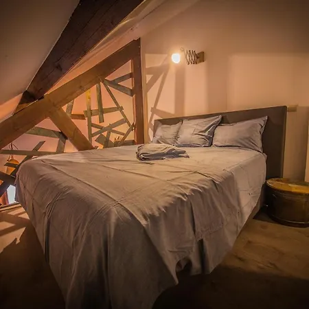 Au Dessus Du Cochon Perche Apartment *